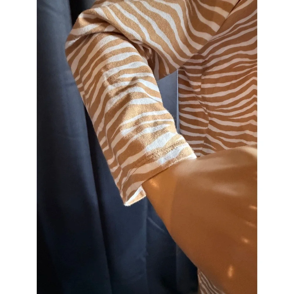 Michael Kors Women 1X Tan White Zebra Print V-Neck Long Sleeve Top Logo Bar Chic